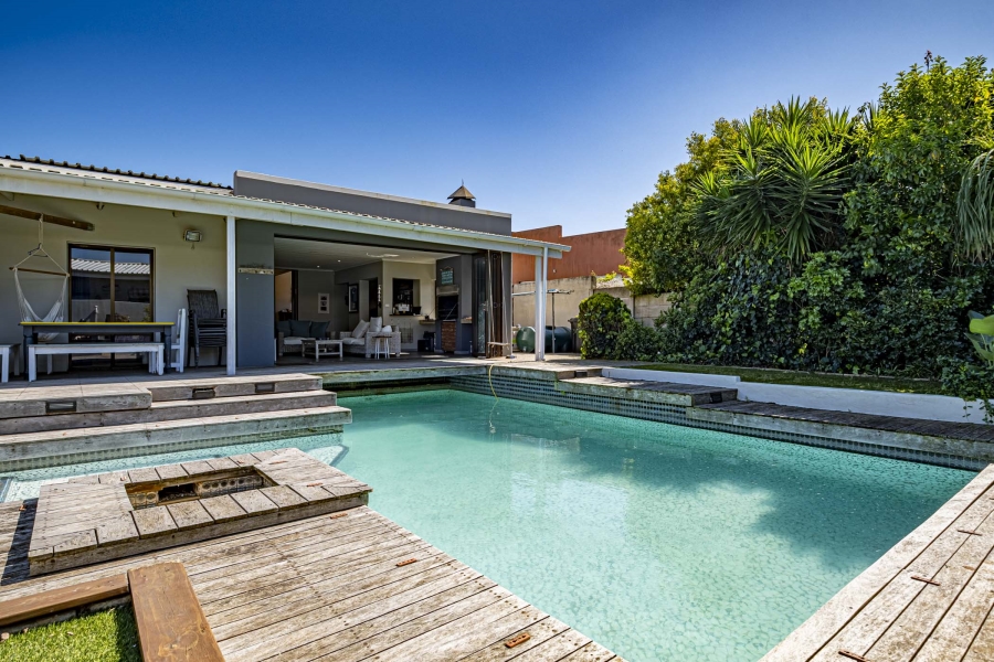 4 Bedroom Property for Sale in Summerstrand Eastern Cape
